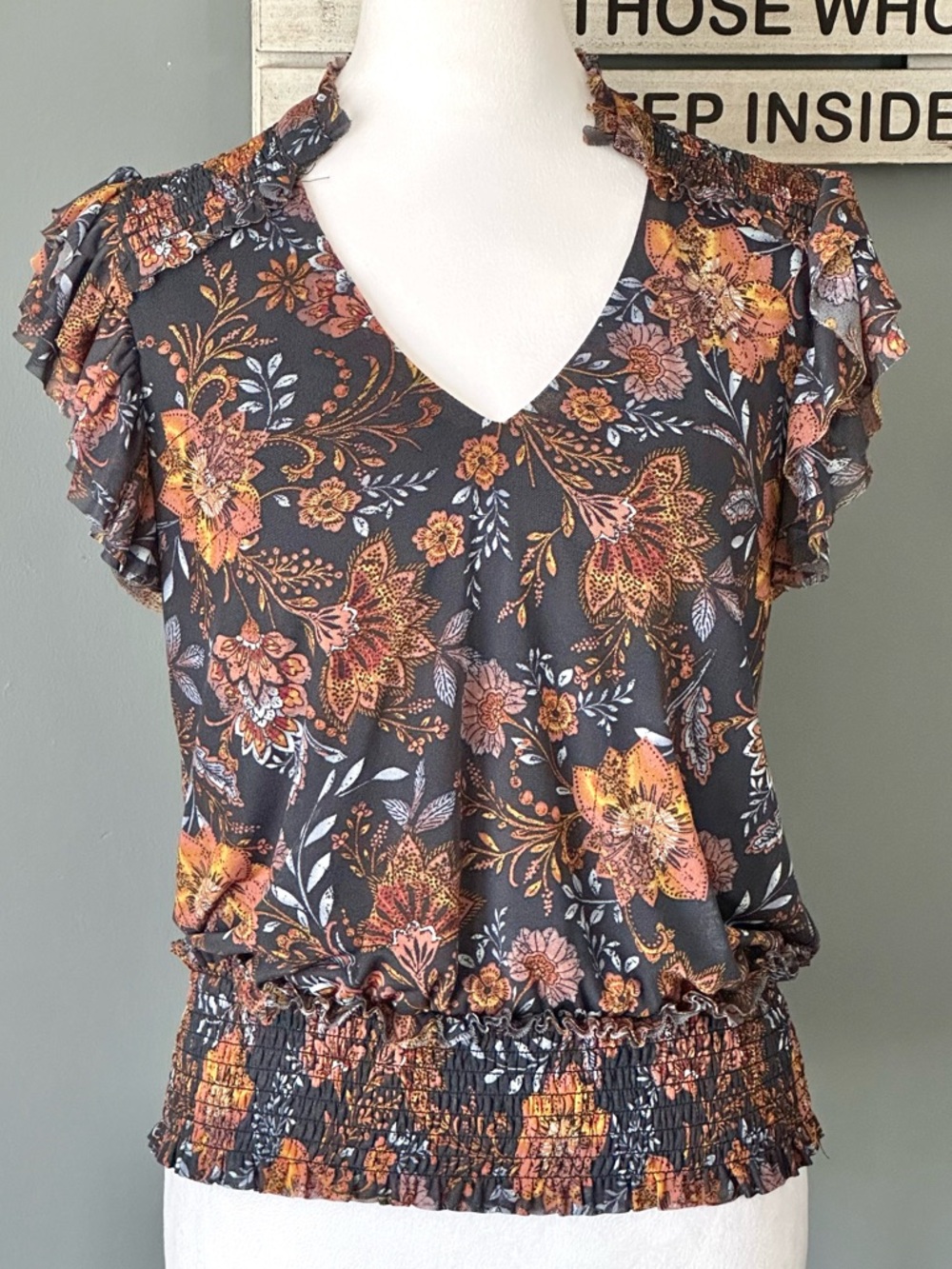 Evereve Gray Floral V-Neck Smocked-Hem Blouse with Orange Accents